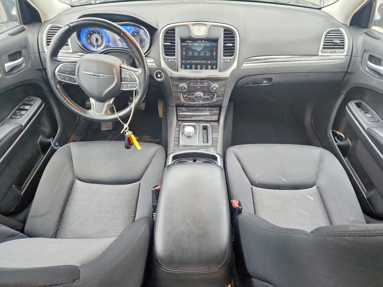 2019 CHRYSLER 300 TOURING photo 22