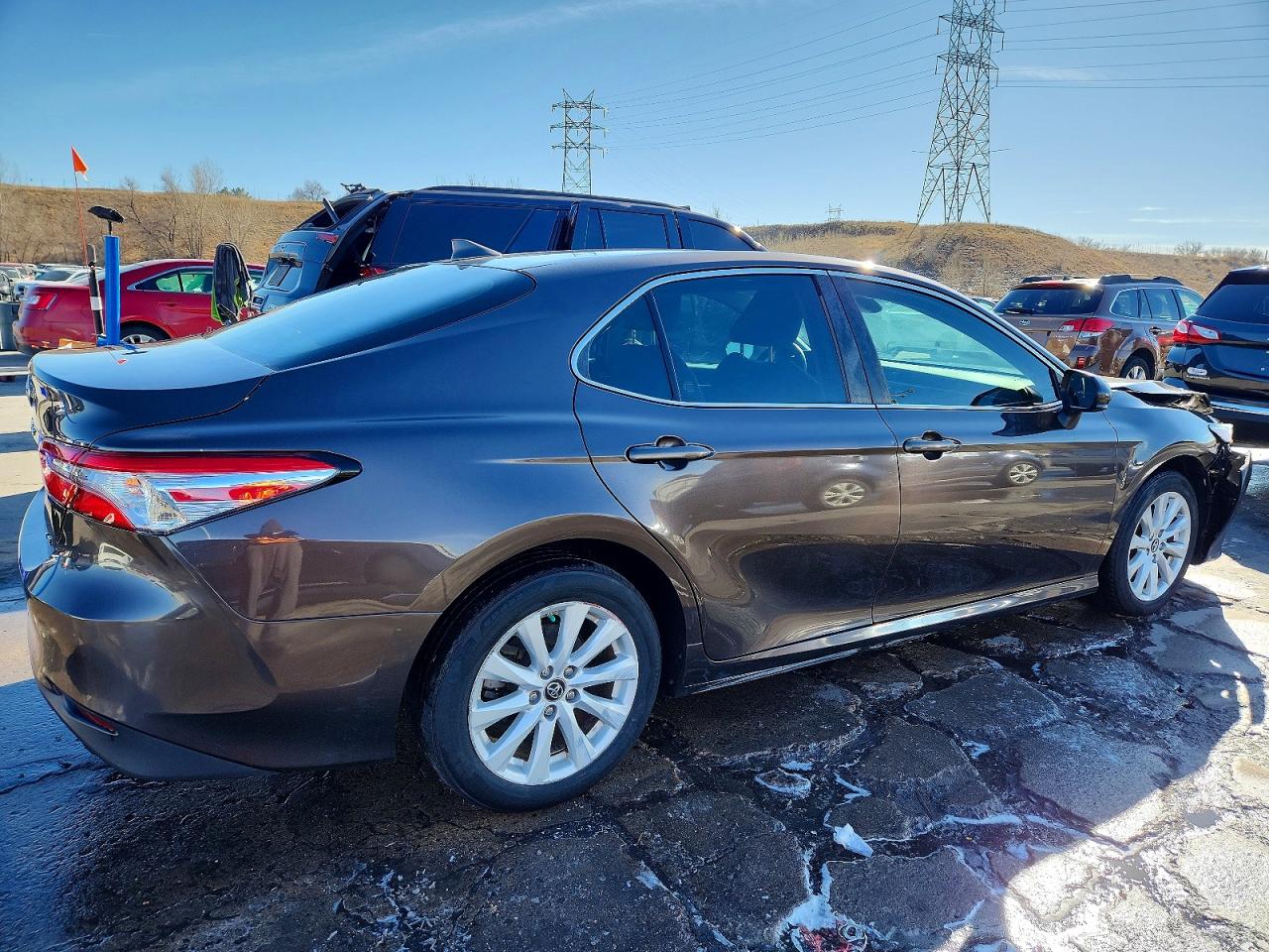 2019 TOYOTA CAMRY LE photo 5