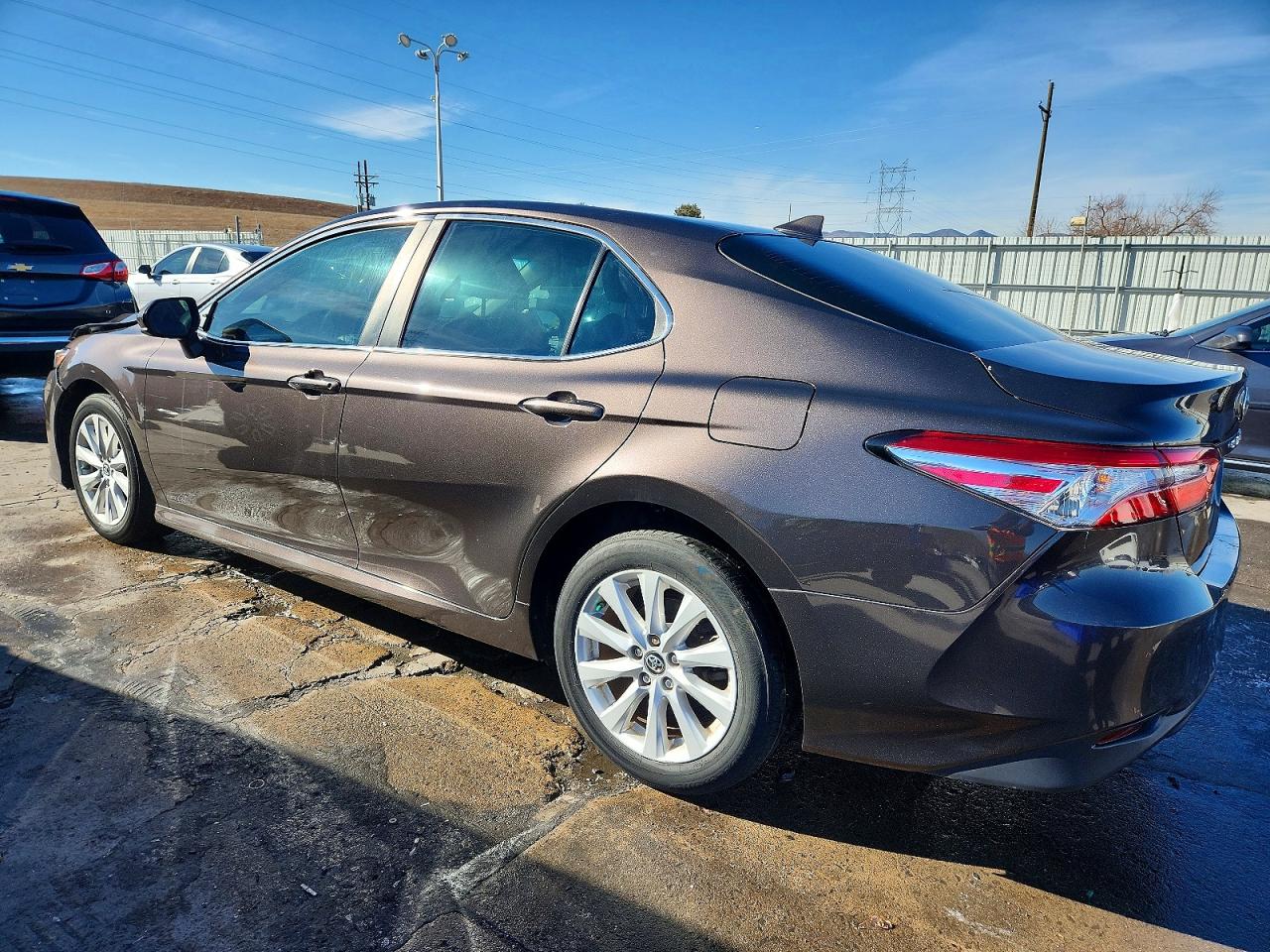 2019 TOYOTA CAMRY LE photo 3