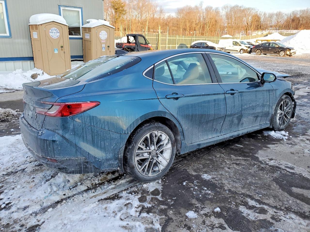 2025 TOYOTA CAMRY XLE photo 5