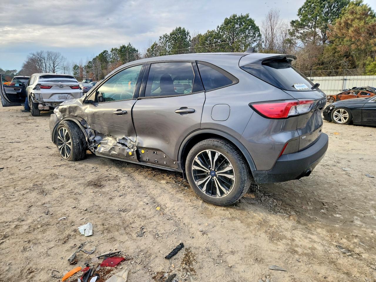 2022 FORD ESCAPE SE photo 3