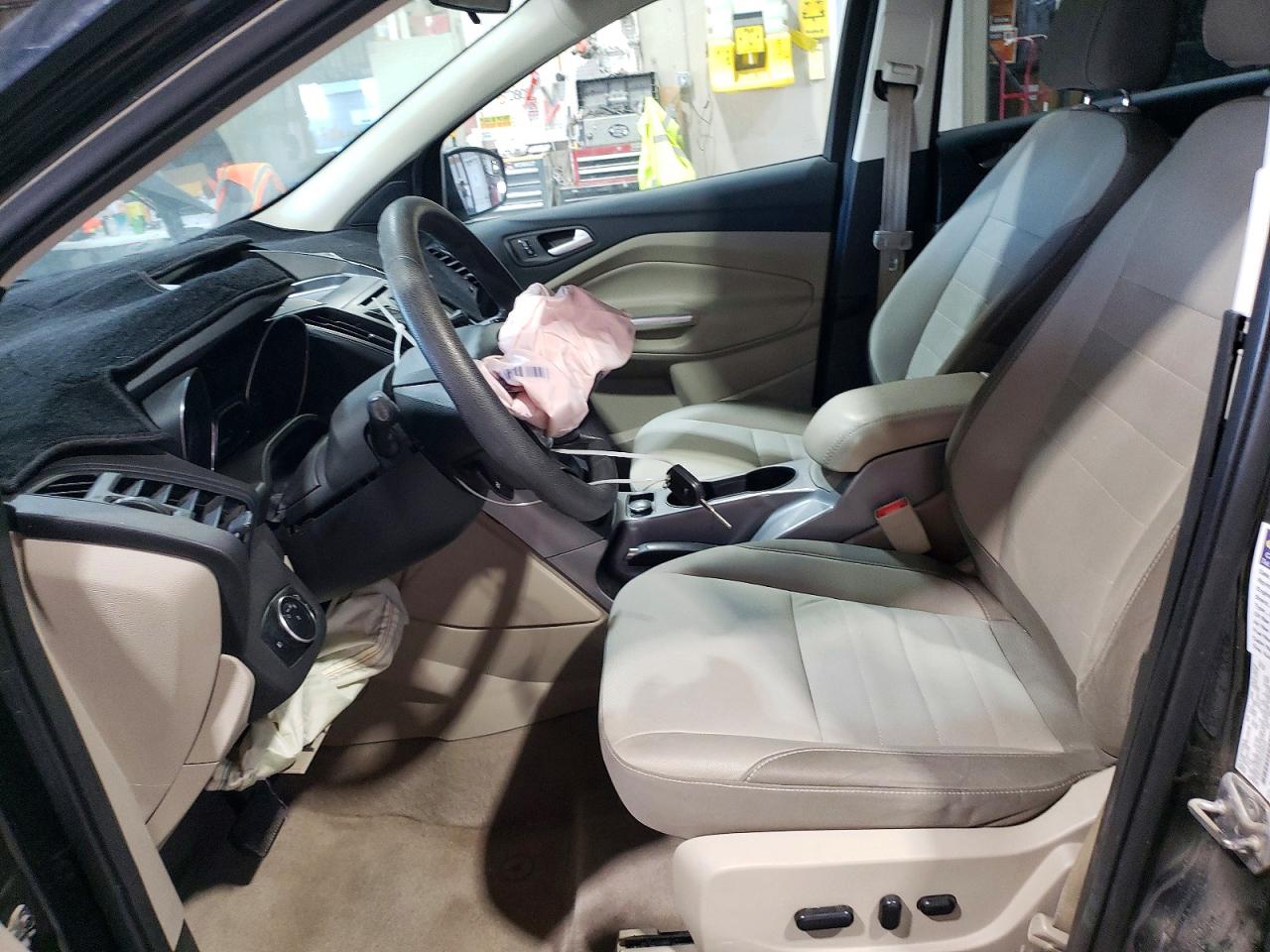 2016 FORD ESCAPE SE photo 13