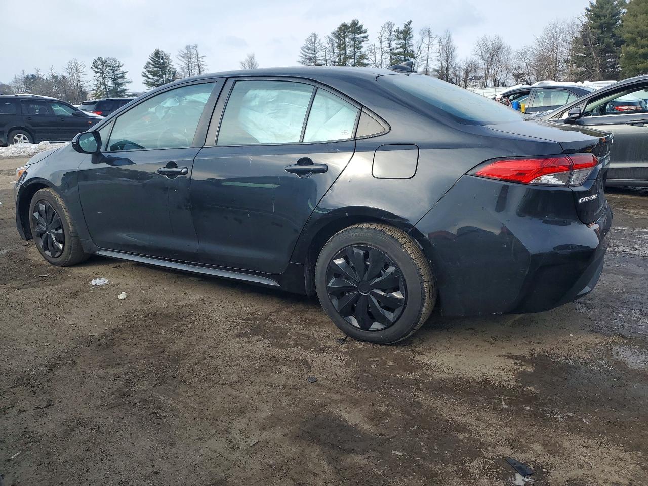 2021 TOYOTA COROLLA LE photo 3