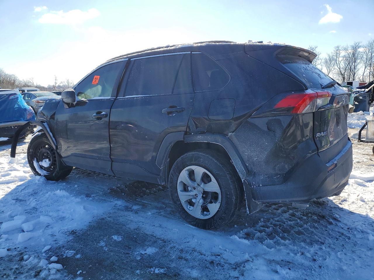 2021 TOYOTA RAV4 LE photo 3