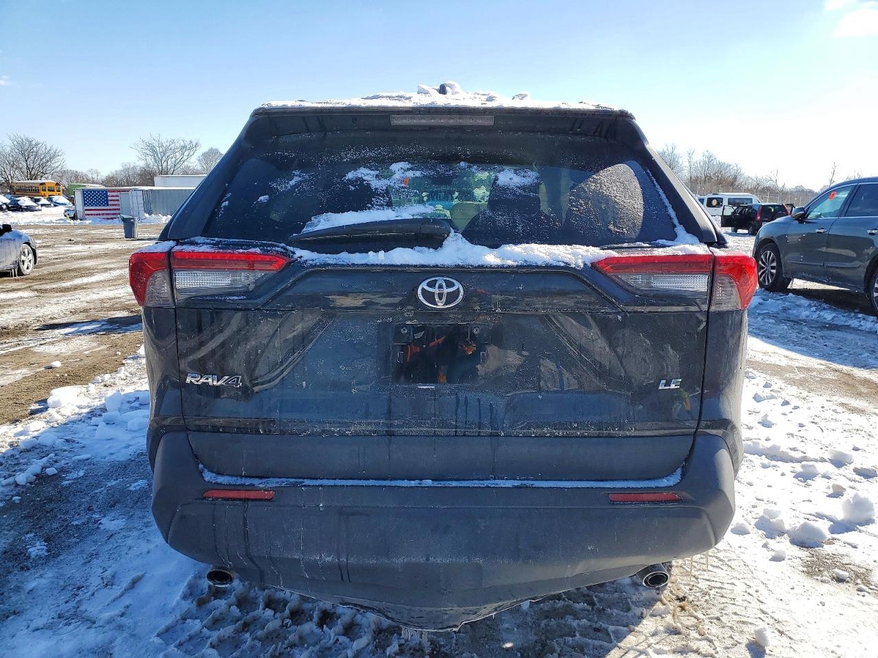 2021 TOYOTA RAV4 LE photo 11