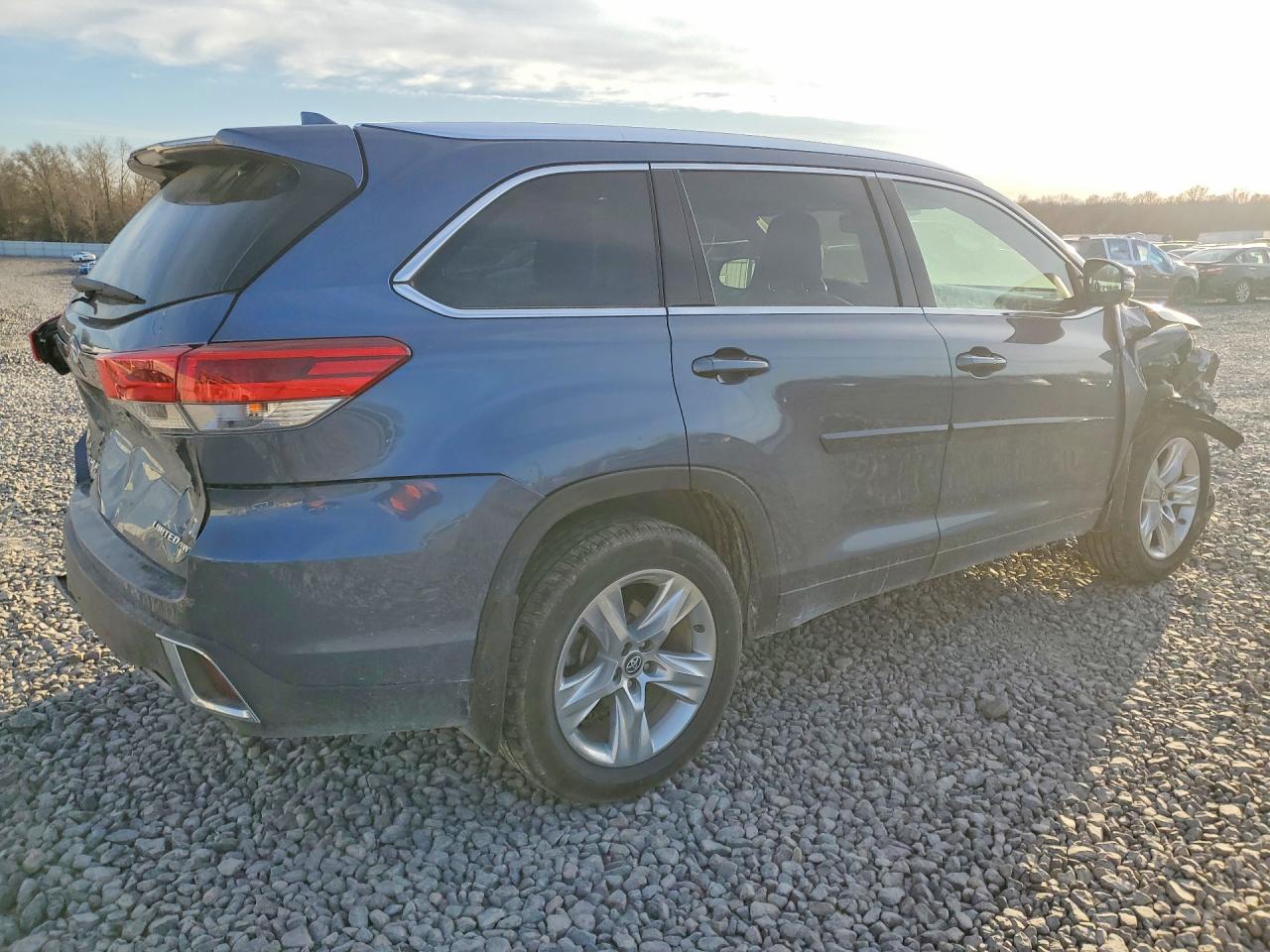2017 TOYOTA HIGHLANDER LIMITED photo 7