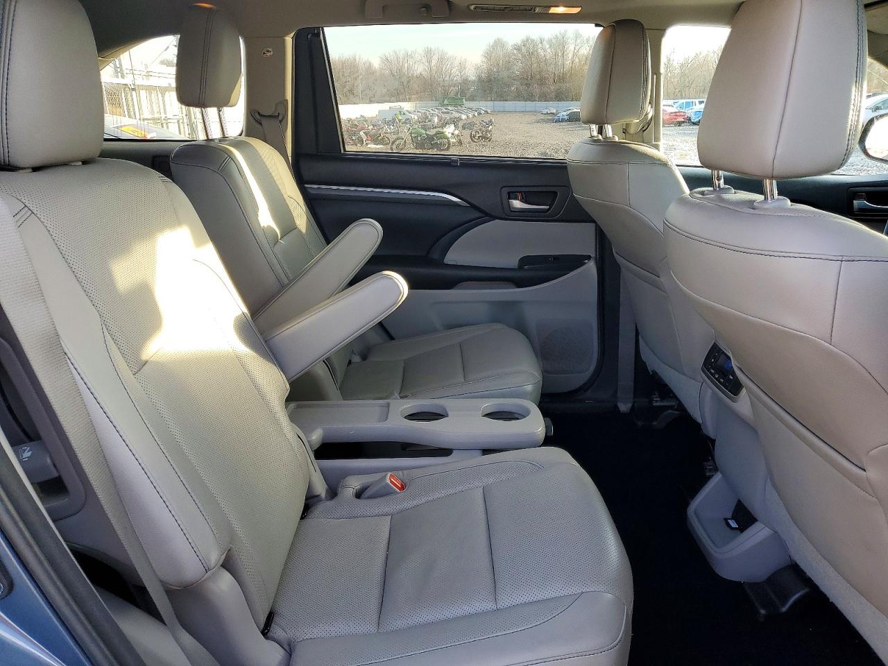 2017 TOYOTA HIGHLANDER LIMITED photo 31