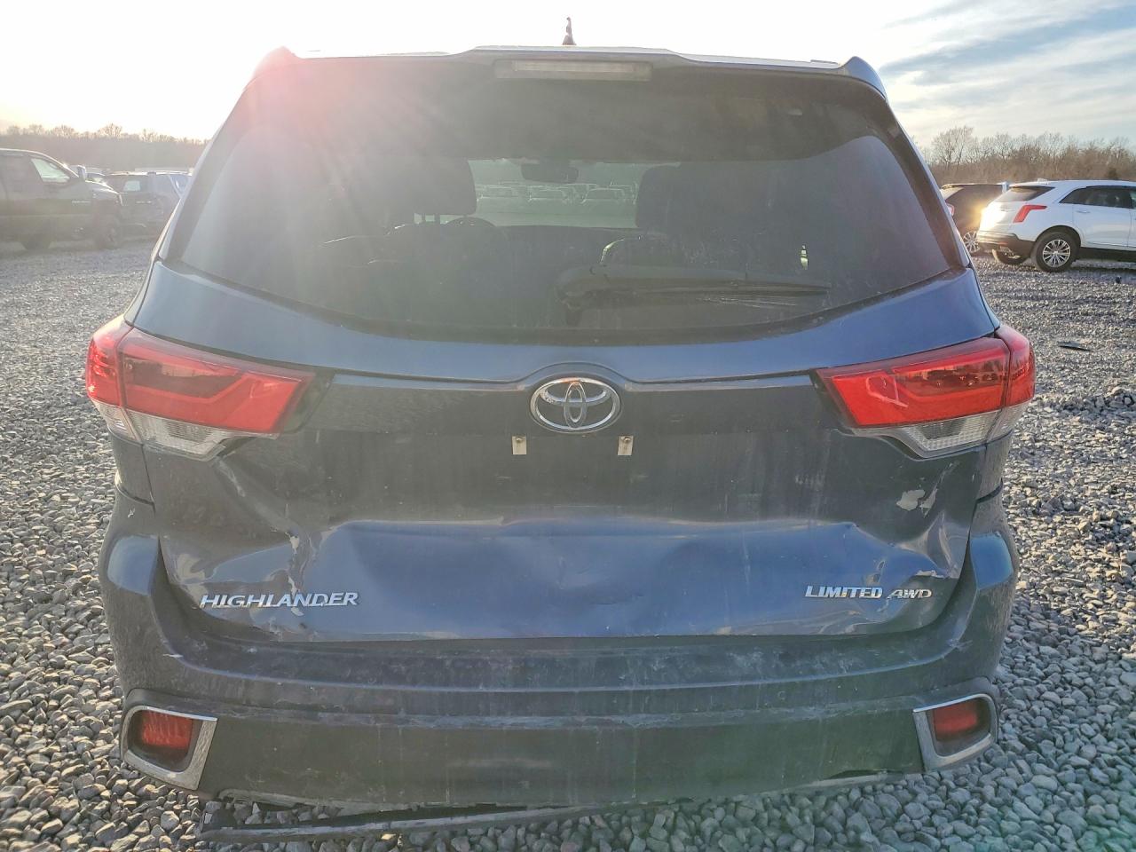 2017 TOYOTA HIGHLANDER LIMITED photo 16
