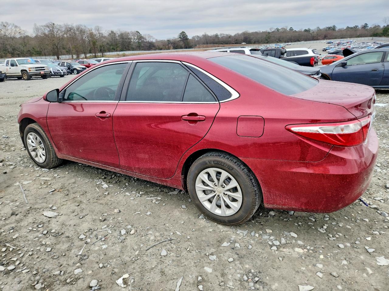 2017 TOYOTA CAMRY LE photo 4