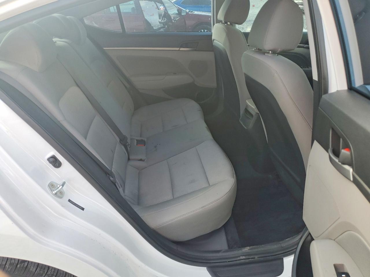 2017 HYUNDAI ELANTRA SE photo 10
