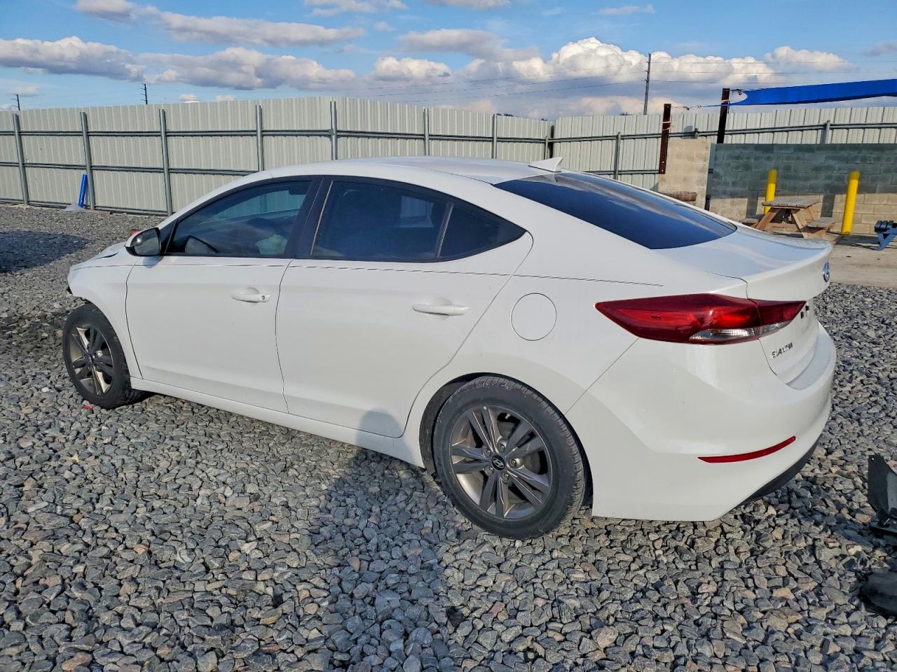 2017 HYUNDAI ELANTRA SE photo 2