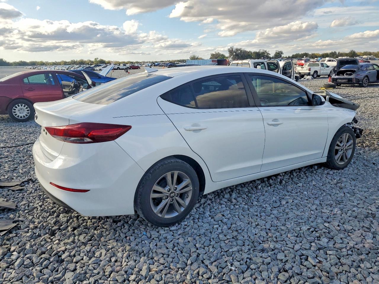 2017 HYUNDAI ELANTRA SE photo 3