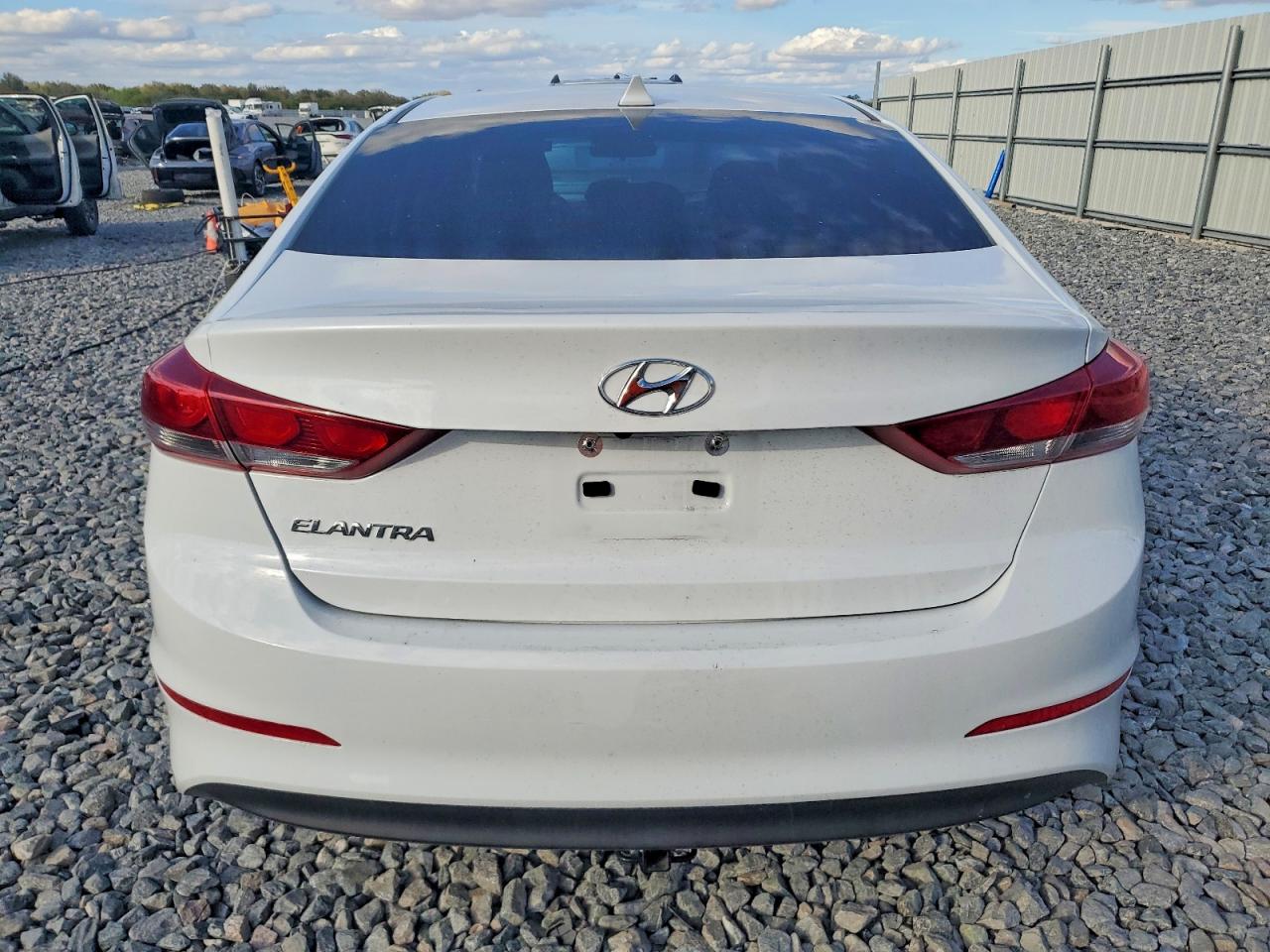 2017 HYUNDAI ELANTRA SE photo 6