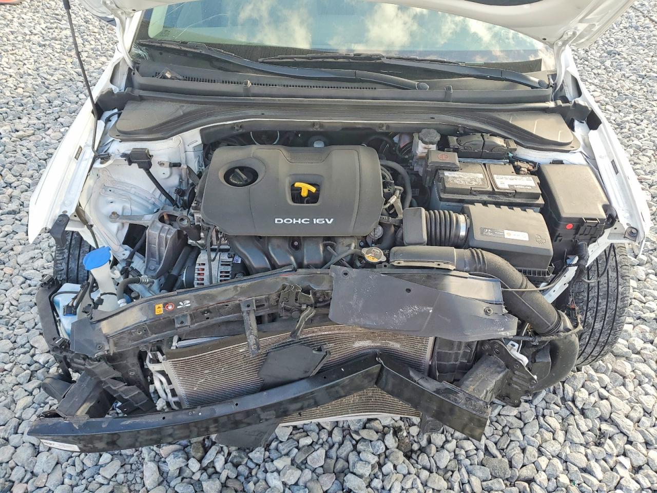 2017 HYUNDAI ELANTRA SE photo 11
