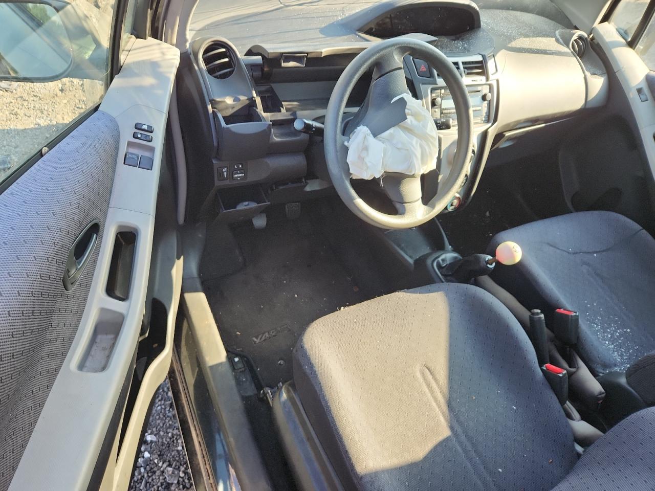 2009 TOYOTA YARIS photo 22