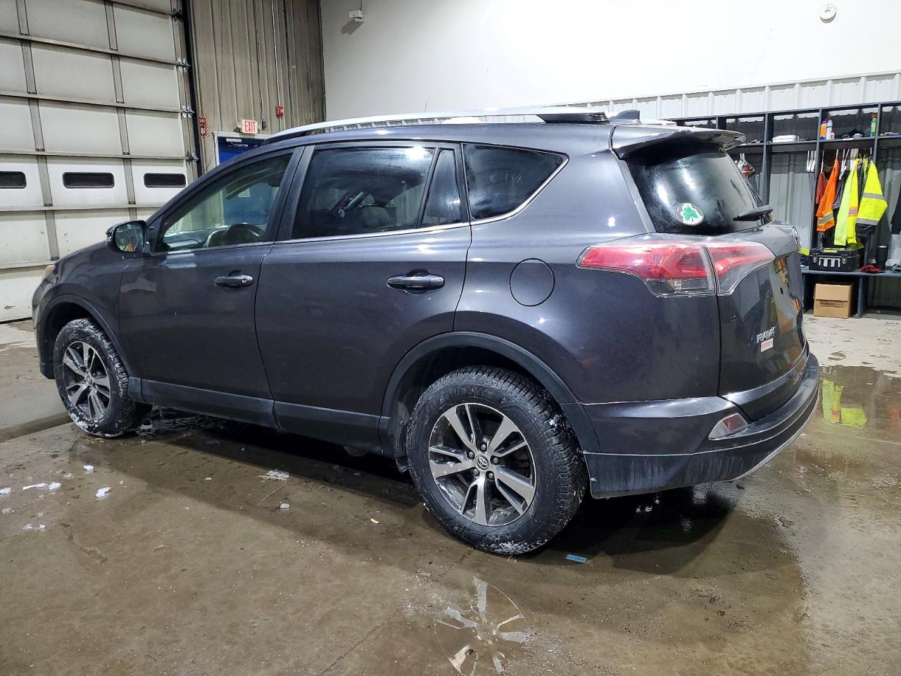 2018 TOYOTA RAV4 XLE photo 4