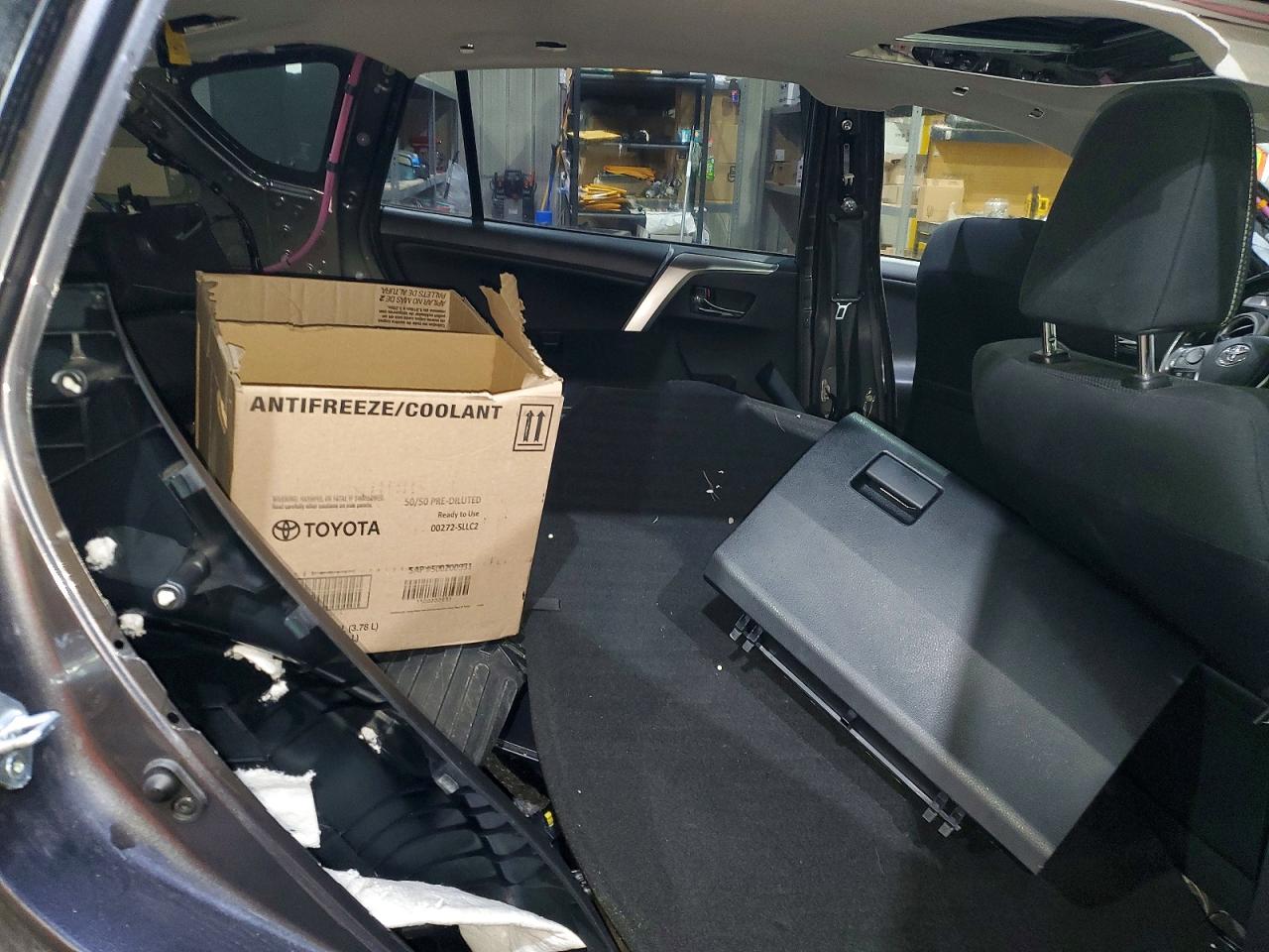 2018 TOYOTA RAV4 XLE photo 31