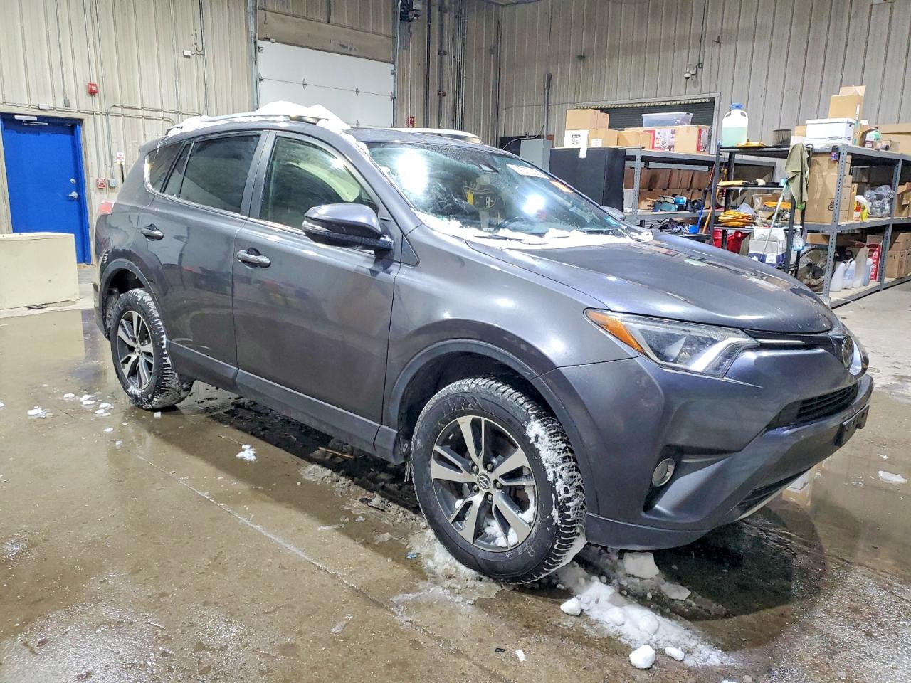 2018 TOYOTA RAV4 XLE photo 10