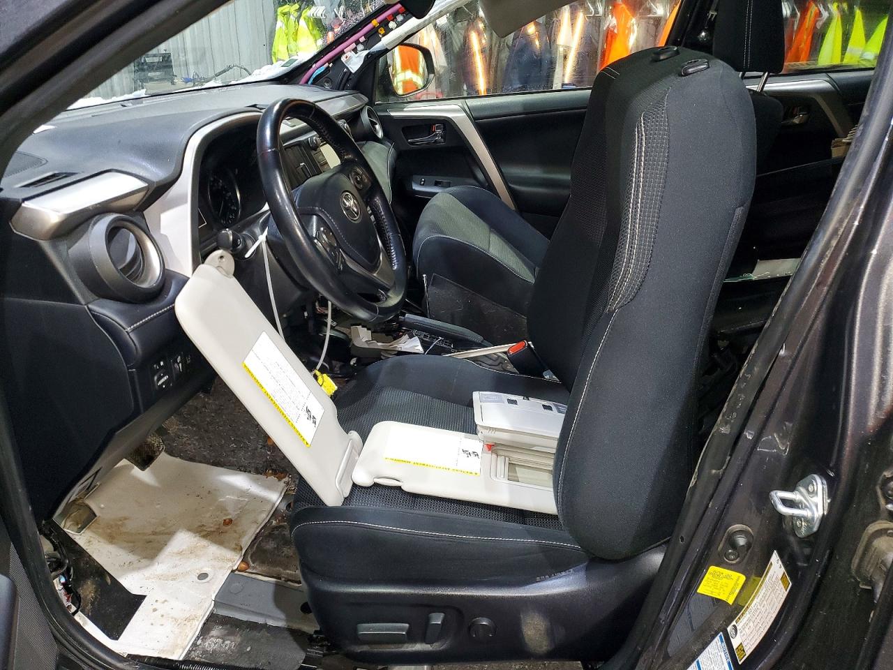 2018 TOYOTA RAV4 XLE photo 19