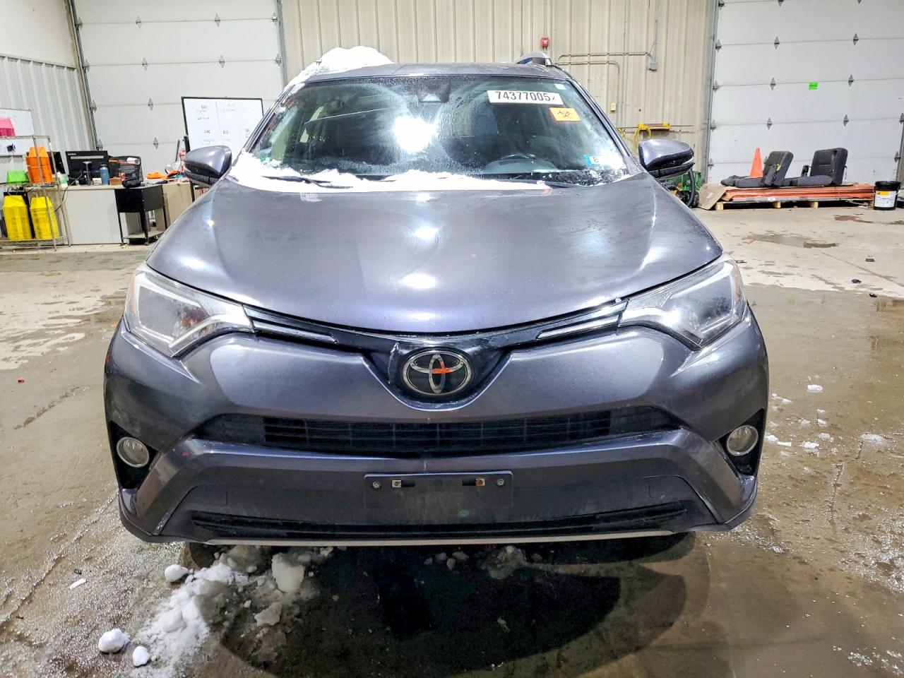 2018 TOYOTA RAV4 XLE photo 13