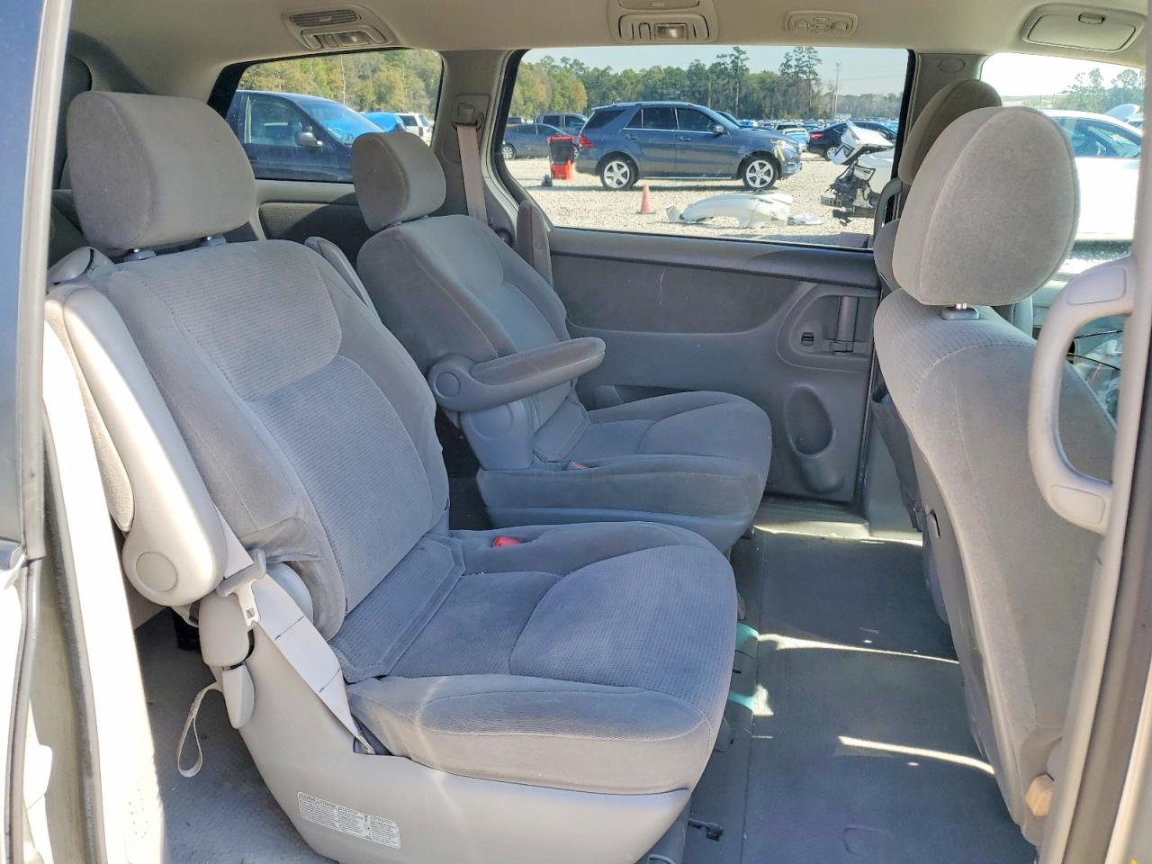 2004 TOYOTA SIENNA LE 7 PASSENGER photo 21