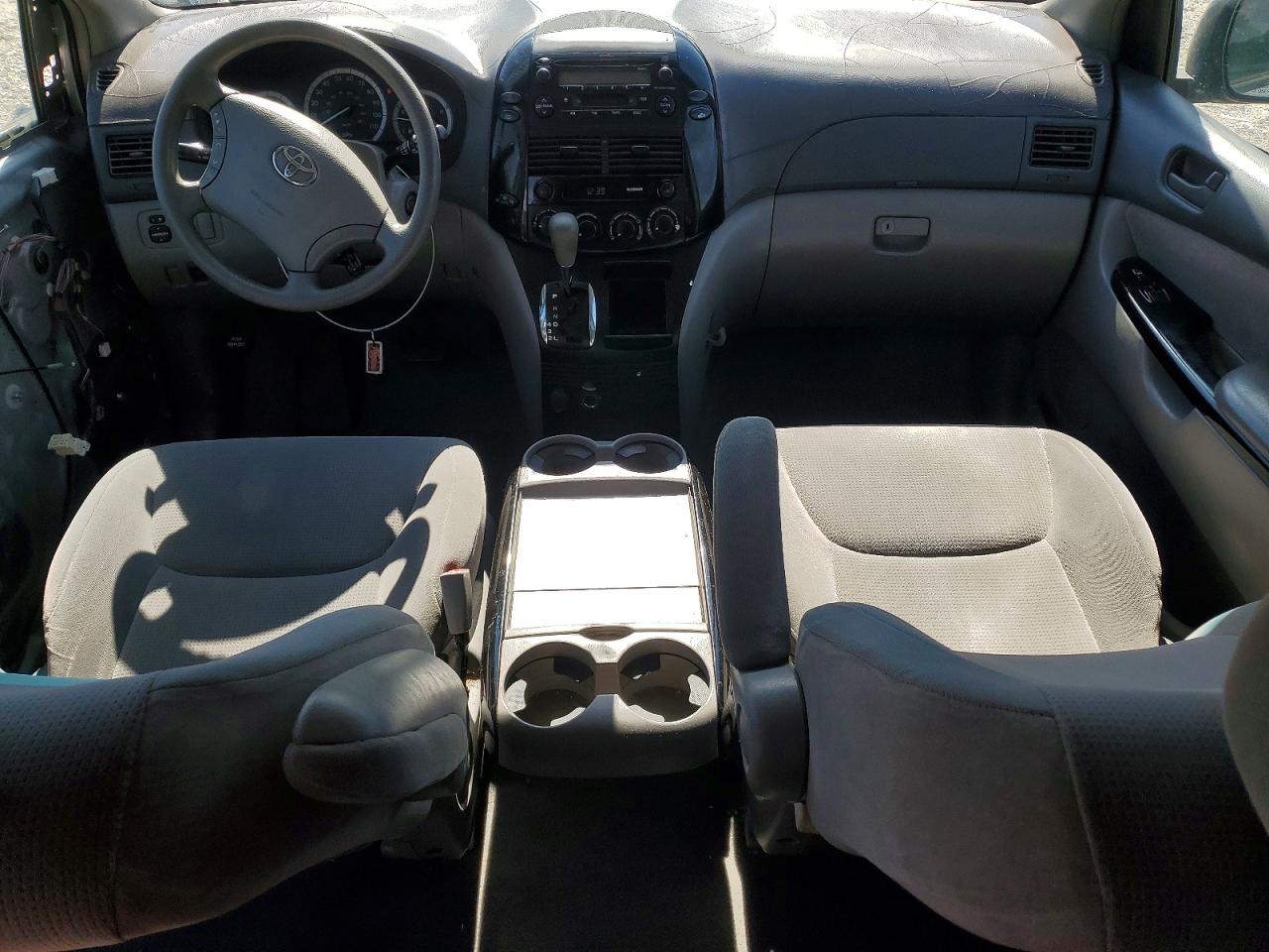2004 TOYOTA SIENNA LE 7 PASSENGER photo 15