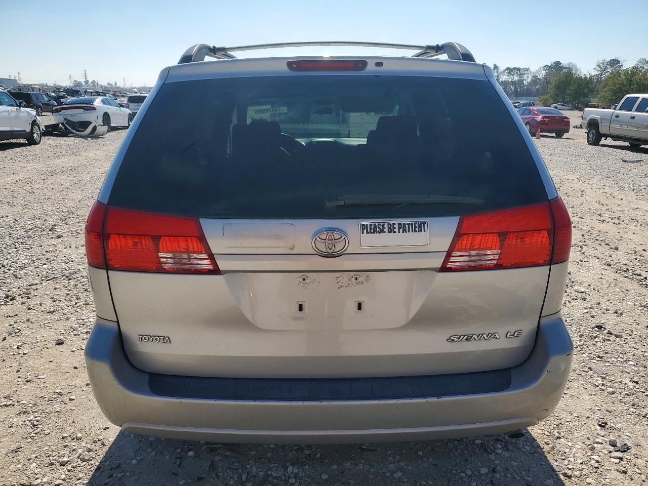 2004 TOYOTA SIENNA LE 7 PASSENGER photo 11