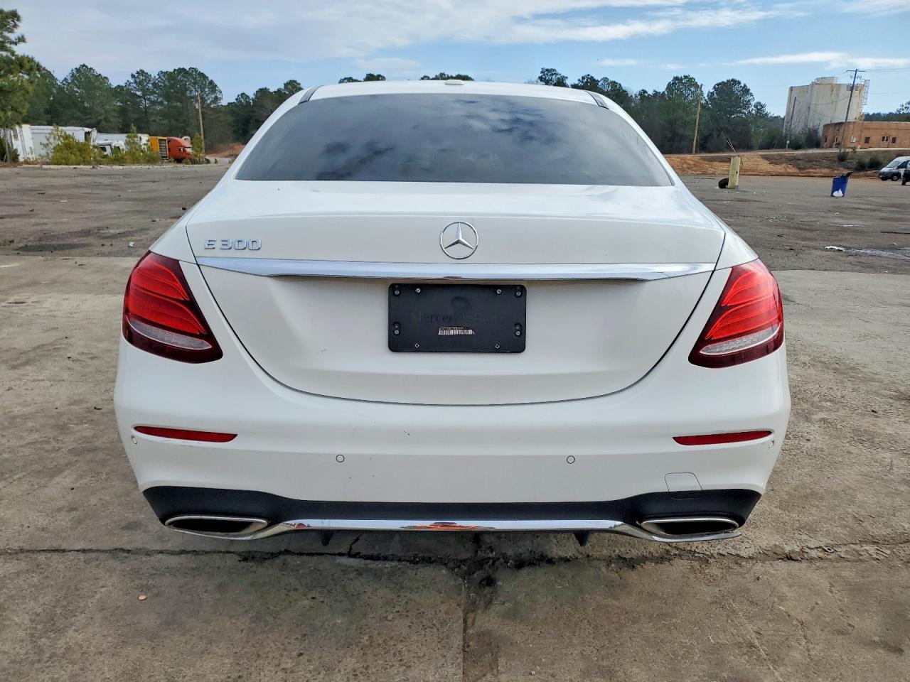 2017 MERCEDES-BENZ E 300 photo 11