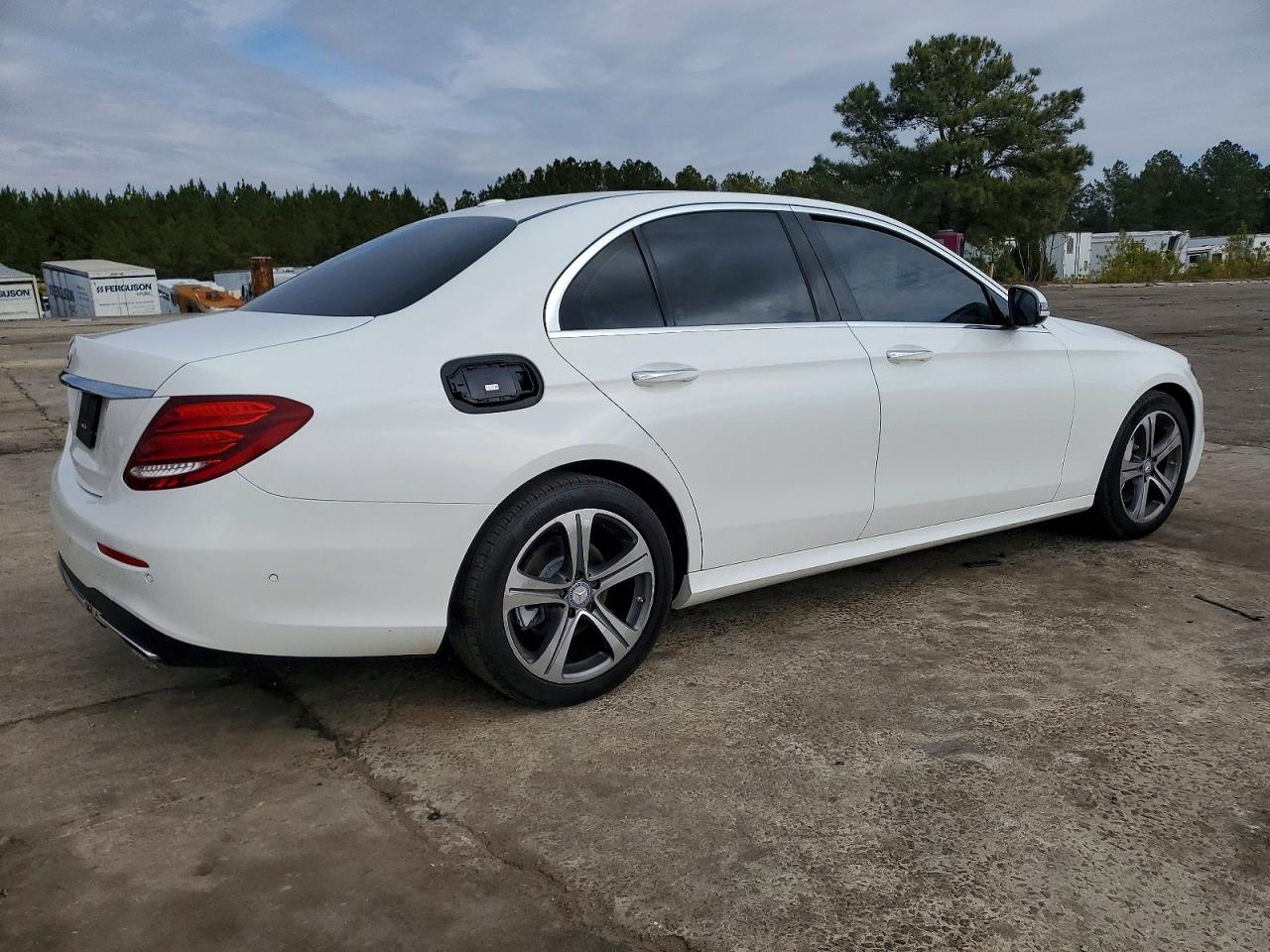 2017 MERCEDES-BENZ E 300 photo 5