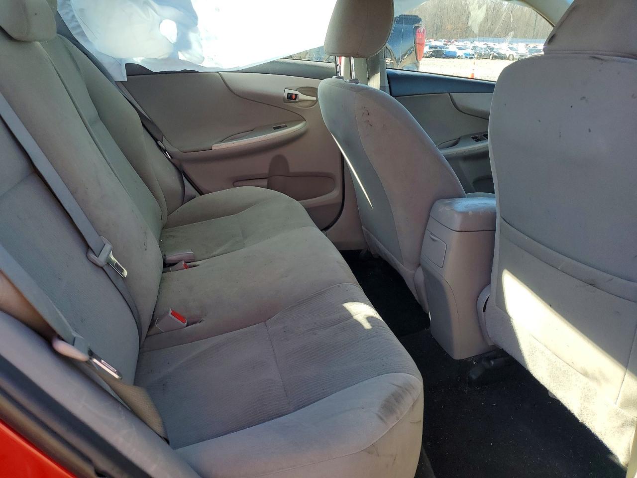 2012 TOYOTA COROLLA LE photo 28