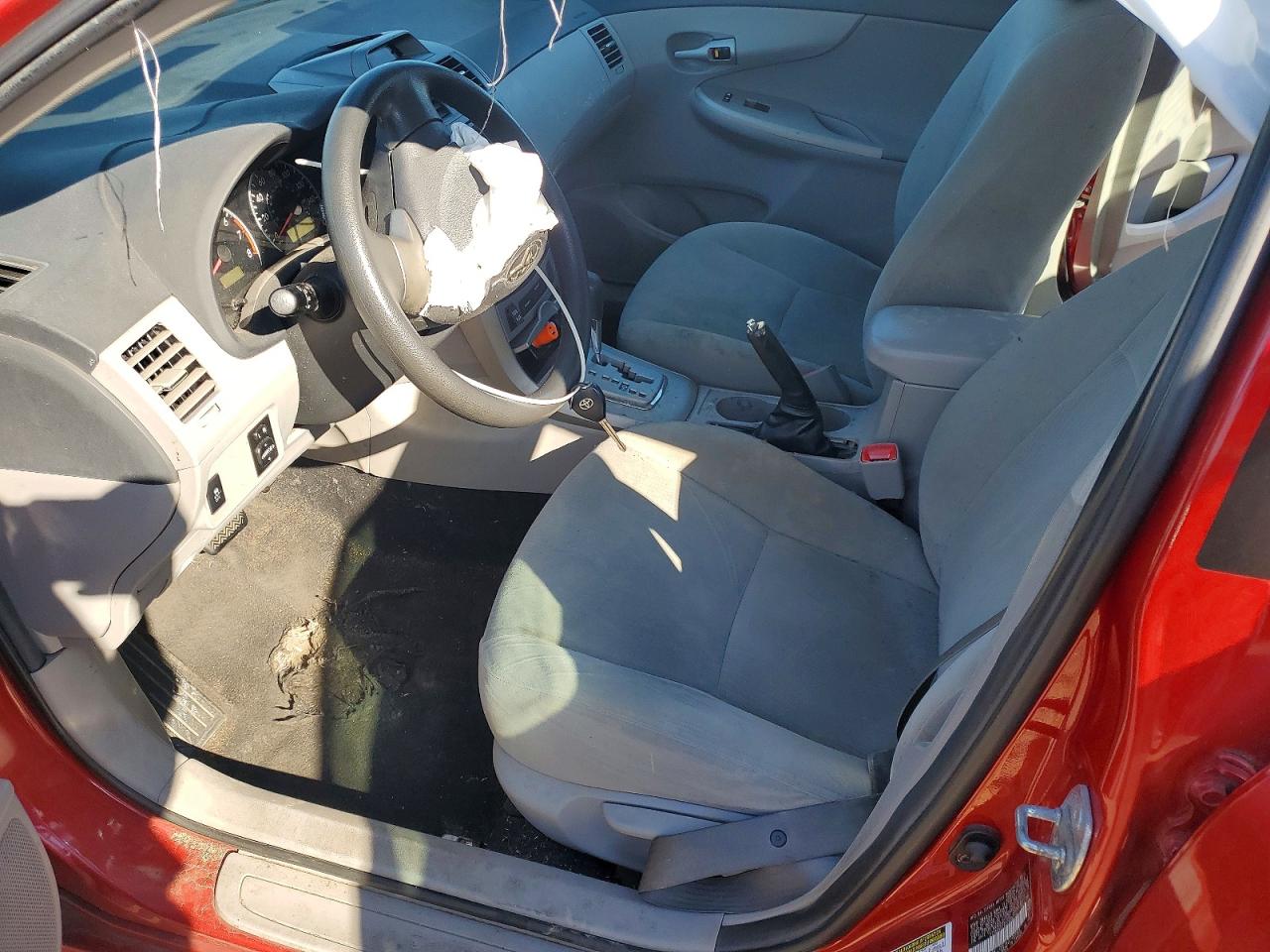 2012 TOYOTA COROLLA LE photo 19
