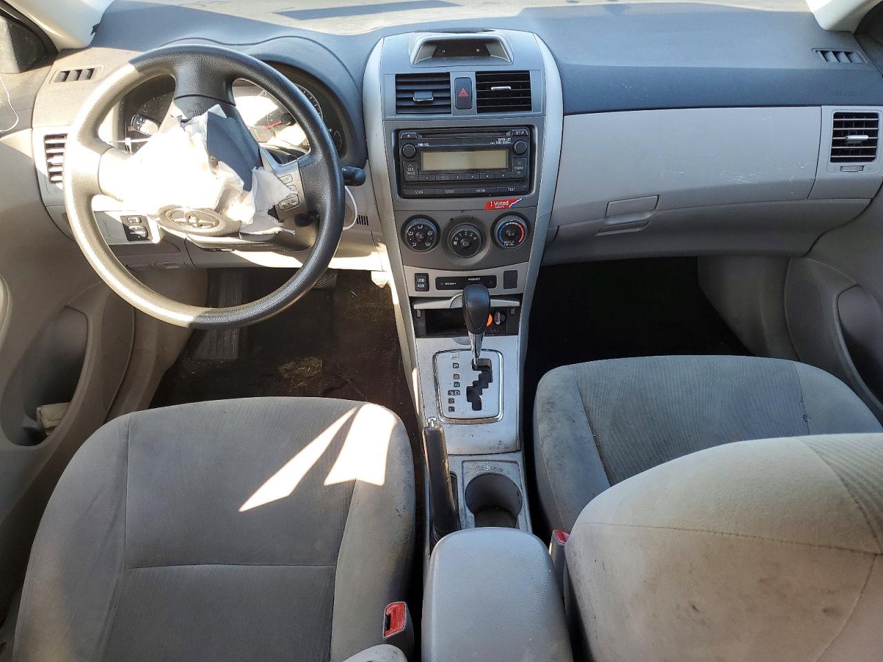 2012 TOYOTA COROLLA LE photo 22