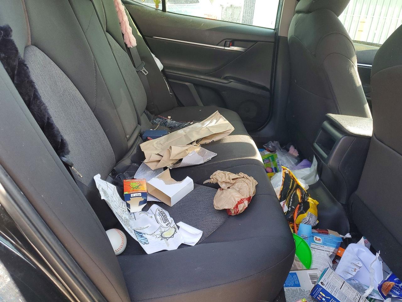 2018 TOYOTA CAMRY photo 19