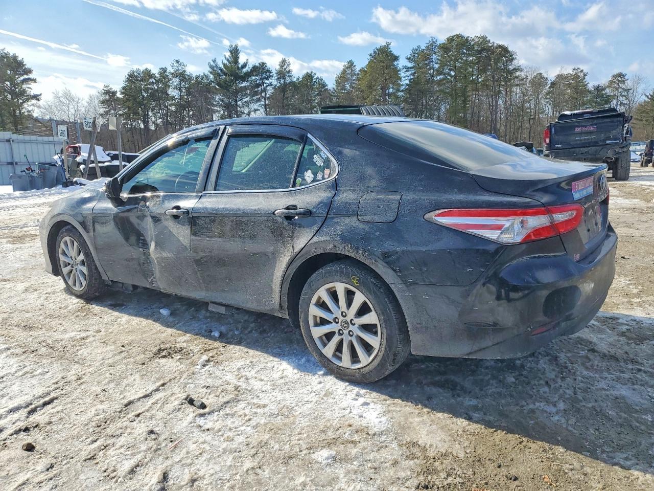 2018 TOYOTA CAMRY photo 3