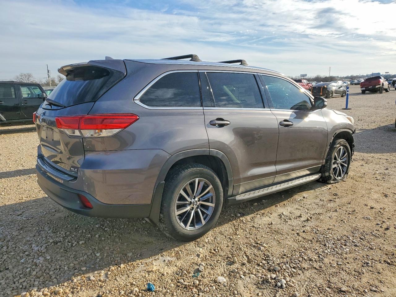 2019 TOYOTA HIGHLANDER photo 5