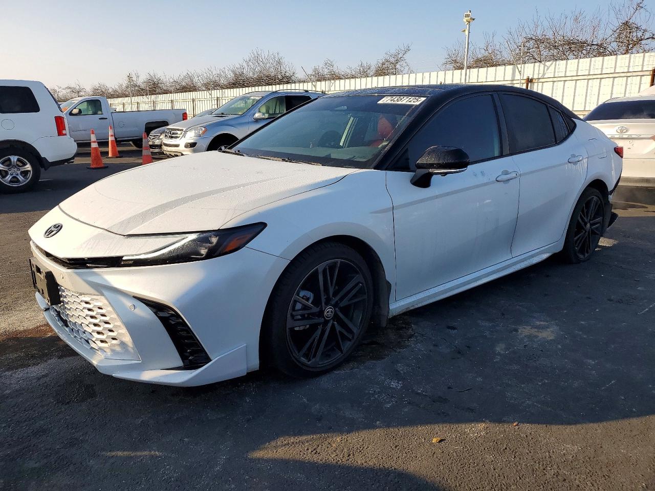 2025 TOYOTA CAMRY