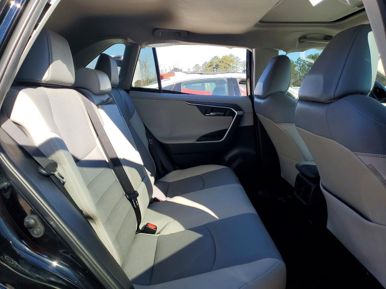 2022 TOYOTA RAV4 LIMITED photo 31
