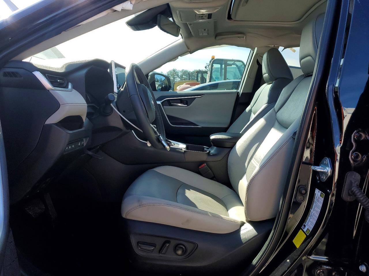 2022 TOYOTA RAV4 LIMITED photo 19