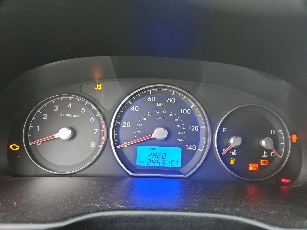 2010 HYUNDAI SANTA FE GLS photo 9