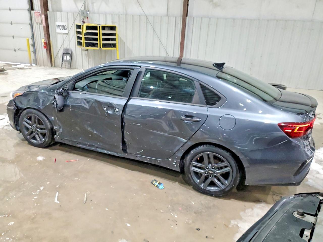 2021 KIA FORTE GT LINE photo 3