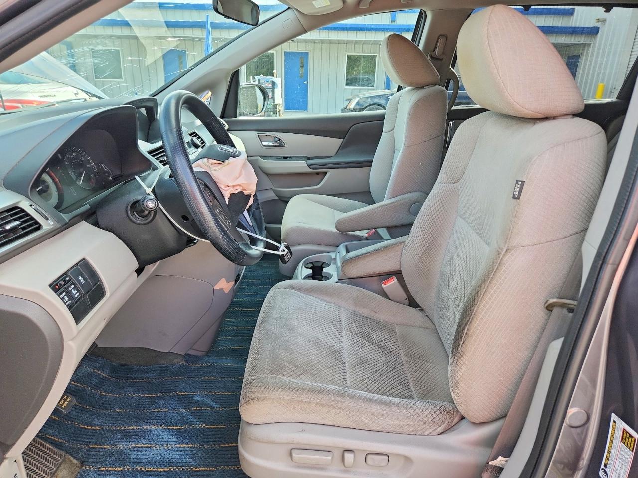 2016 HONDA ODYSSEY SE photo 13