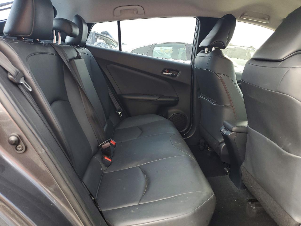 2019 TOYOTA PRIUS photo 10