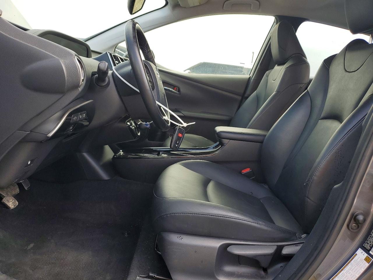 2019 TOYOTA PRIUS photo 7