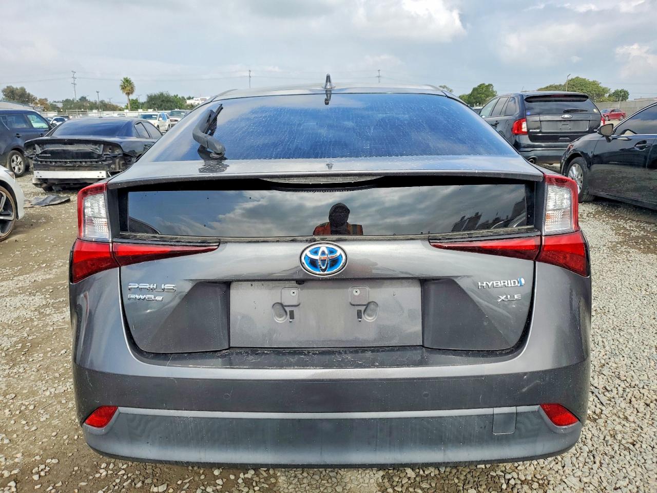 2019 TOYOTA PRIUS photo 6