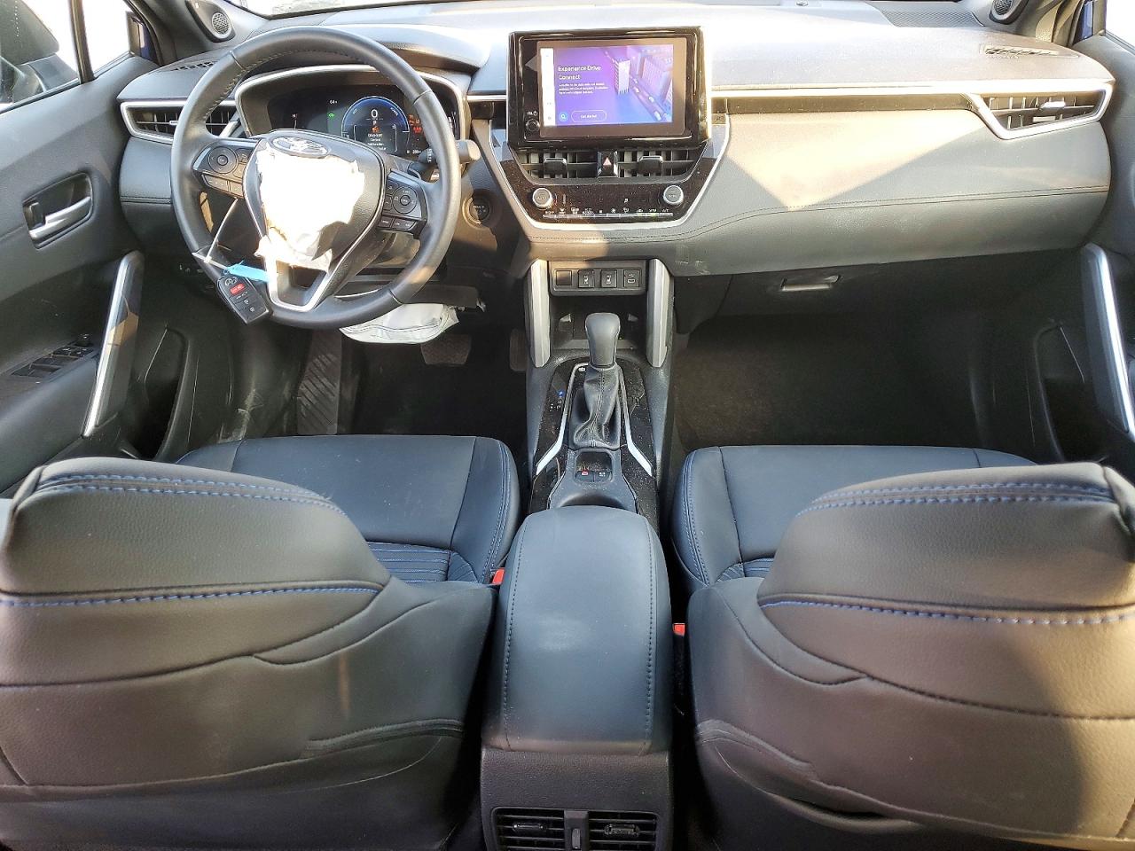 2024 TOYOTA COROLLA CROSS SE photo 8