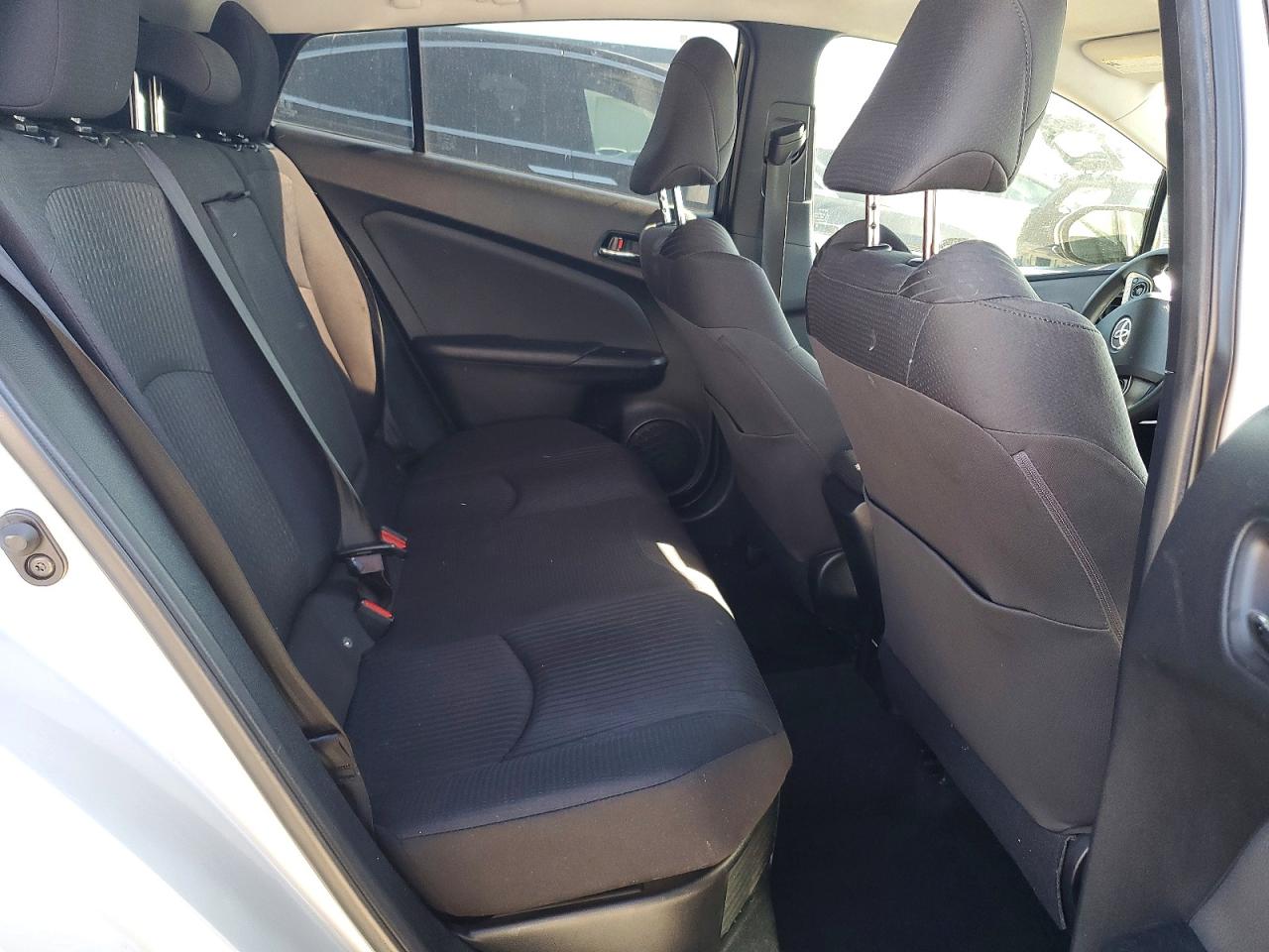 2016 TOYOTA PRIUS photo 10