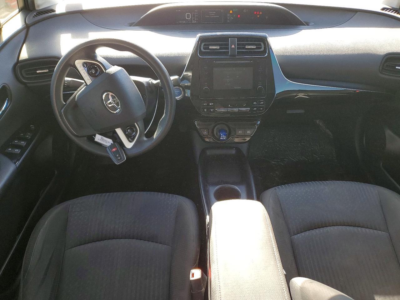 2016 TOYOTA PRIUS photo 8