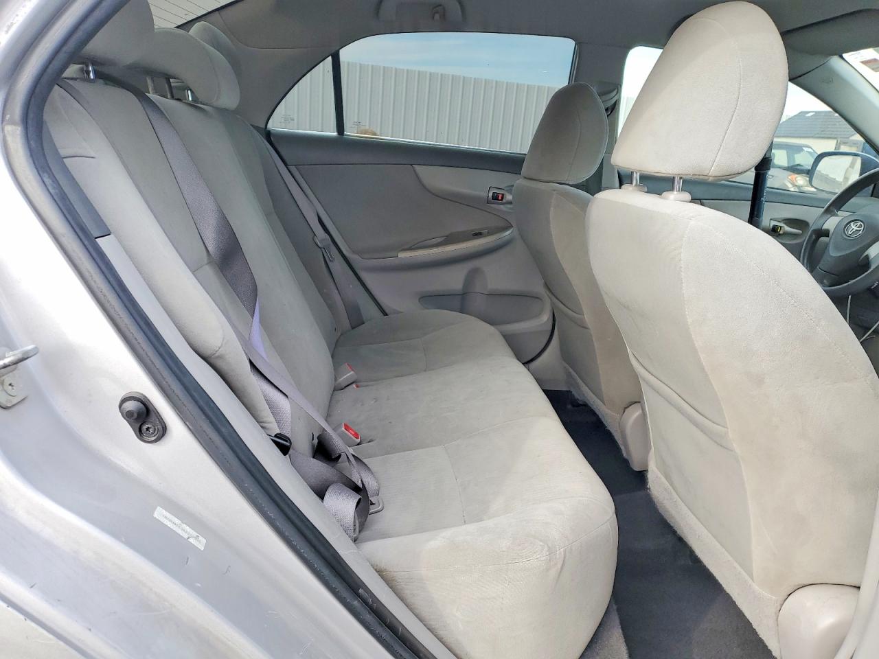 2010 TOYOTA COROLLA photo 10