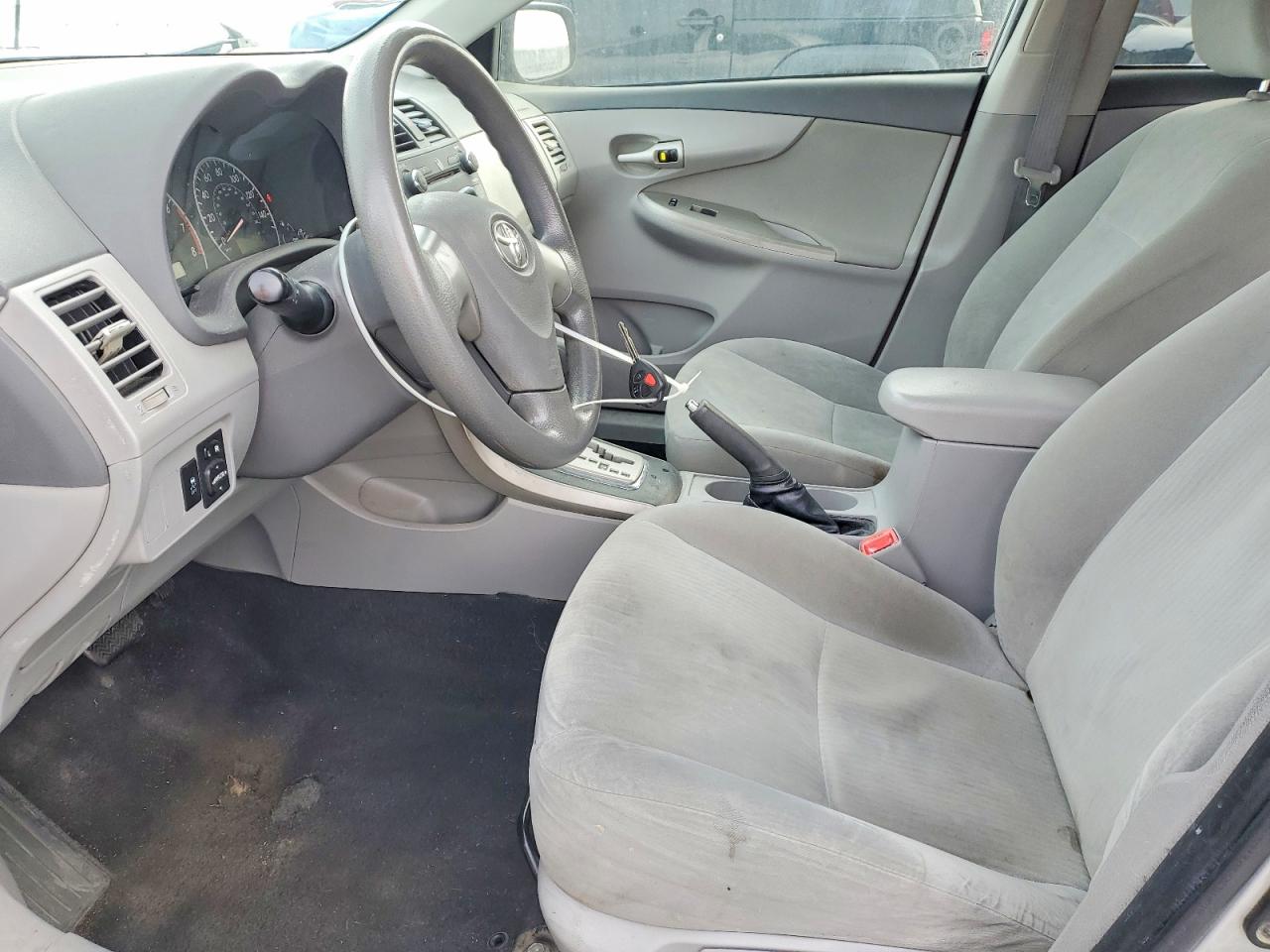 2010 TOYOTA COROLLA photo 7