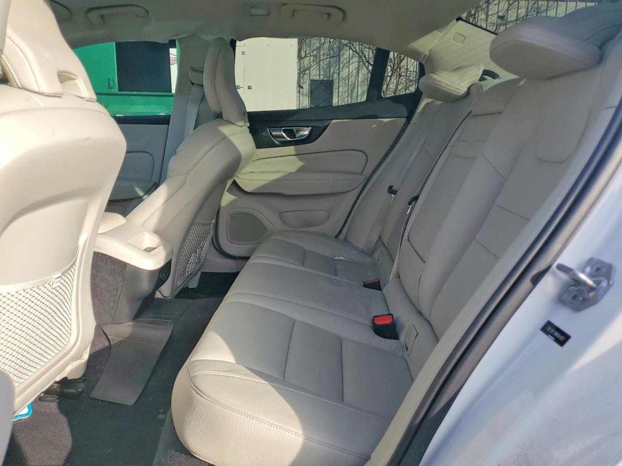 2022 VOLVO S60 B5 MOMENTUM photo 28